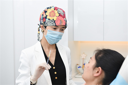 成都藝星醫(yī)療美容醫(yī)院_玻尿酸注射