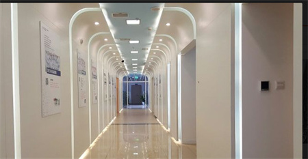 成都中醫(yī)藥大學(xué)附屬醫(yī)院銀海醫(yī)美_走廊