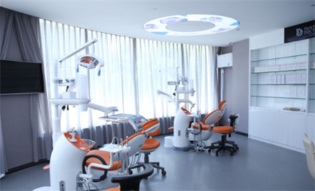 ?？诤佳谰S信口腔門(mén)診部_治療室
