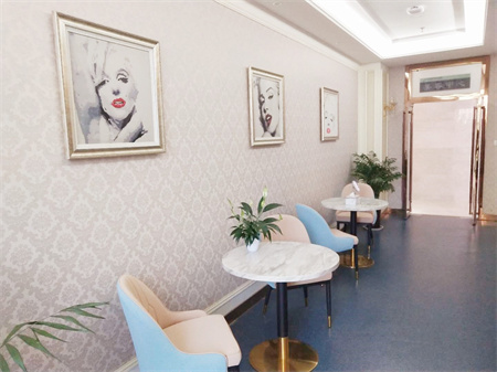 濟(jì)南蔡景龍醫(yī)療美容門(mén)診部_休息區(qū)