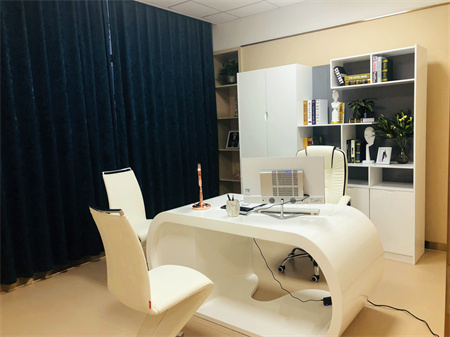 濟(jì)南艾魅麗醫(yī)療美容醫(yī)院_咨詢(xún)室