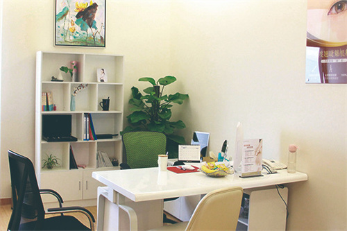 蘭州時(shí)光相伴整形美容醫(yī)院_咨詢室