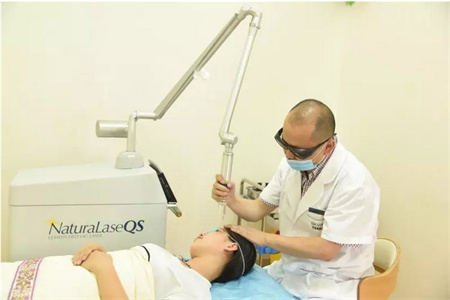 樂山達芬奇醫(yī)療美容門診部_皮膚治療中