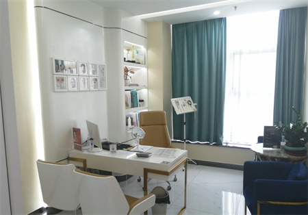 六安菲凡醫(yī)療美容門診部_面部設(shè)計室