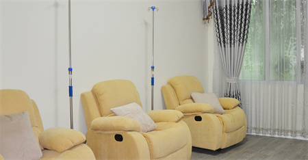 南充達(dá)芬奇醫(yī)療美容門診部_輸液區(qū)