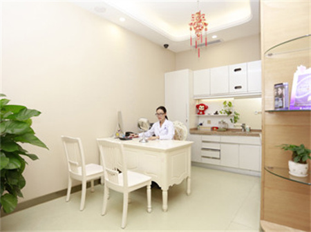 深圳富華醫(yī)療美容醫(yī)院_咨詢室