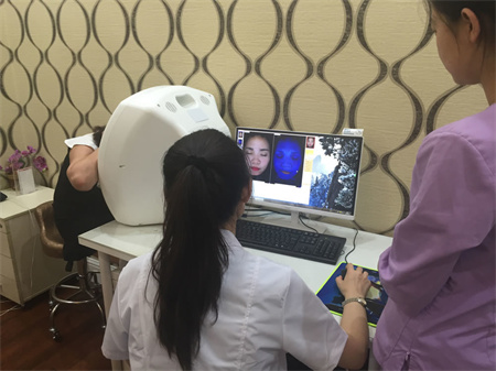 沈陽名流整形美容醫(yī)院_皮膚檢測中