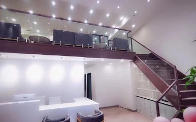 天津優(yōu)嘉口腔門診部_二樓樓梯