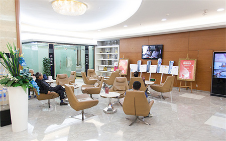 長(zhǎng)春超龍牙博士口腔門診部_醫(yī)院大廳