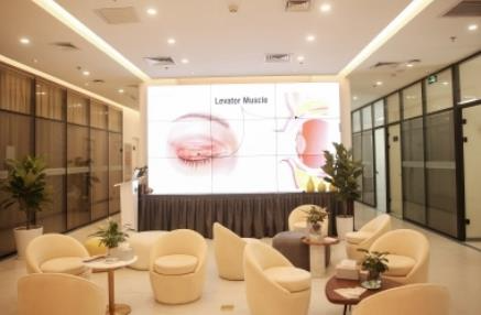 長沙微笑醫(yī)療美容門診部_大廳休息區(qū)