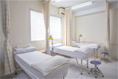 長沙七日升傳濟(jì)中醫(yī)門診部_病房