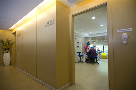 長(zhǎng)沙美奧萬(wàn)達(dá)口腔門診部_治療室