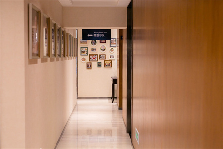 長沙晶膚醫(yī)學美容醫(yī)院_醫(yī)院走廊