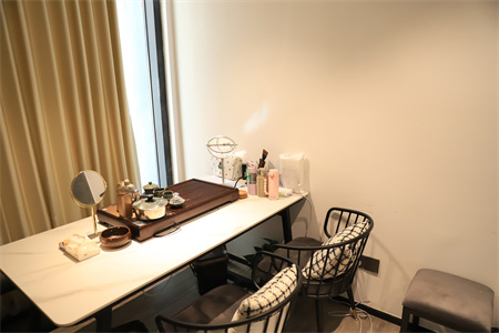 長沙艾莉思芮醫(yī)療美容門診部_咨詢室