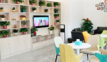 長(zhǎng)春時(shí)磊口腔門診部_醫(yī)院休息區(qū)