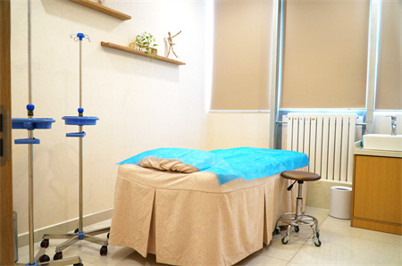 長春愛美醫(yī)療美容門診部_治療室