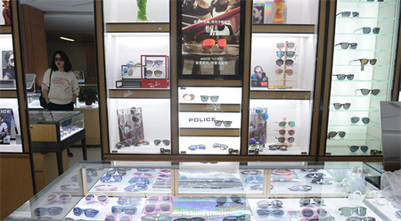 長春愛爾匯鋒眼科門診部_配鏡區(qū)