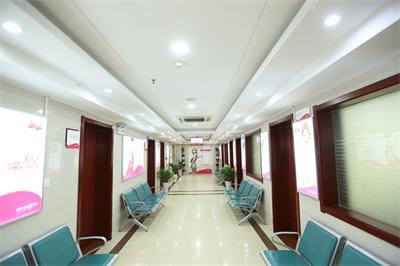 湛江中心人民醫(yī)院燒傷整形外科_過道