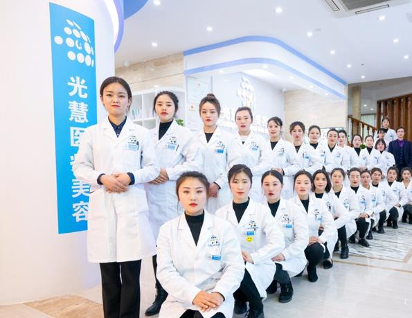 云南光慧醫(yī)療美容診所_醫(yī)生團隊