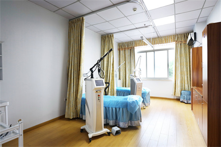 岳陽(yáng)市中醫(yī)院醫(yī)學(xué)美容整形科_治療室