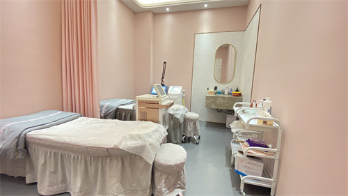 營(yíng)口素妍整形美容門診部_治療室