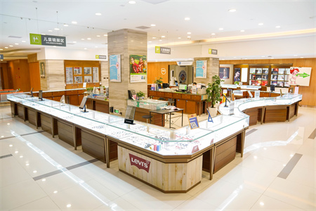 營(yíng)口愛(ài)爾眼科醫(yī)院_配鏡中心