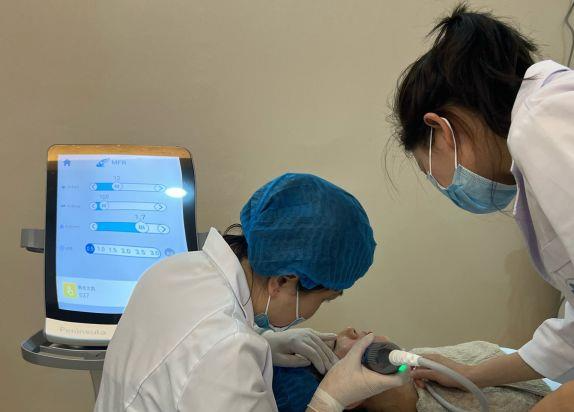 銀川任達醫(yī)學(xué)美容診所_醫(yī)生注射