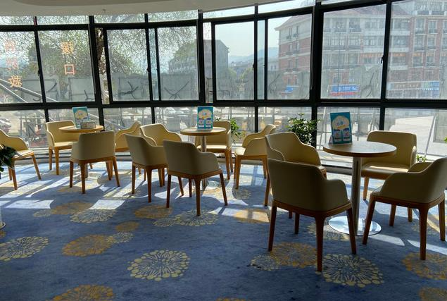 義烏愛(ài)爾眼科醫(yī)院_大廳休息區(qū)