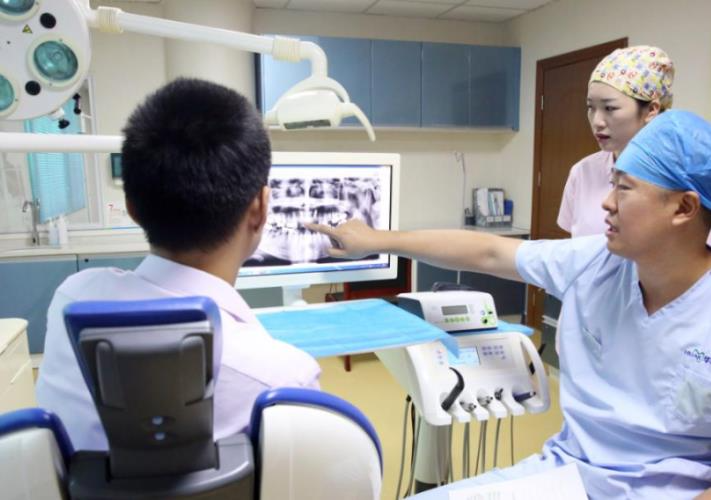 陽江華康口腔醫(yī)院_專家討論