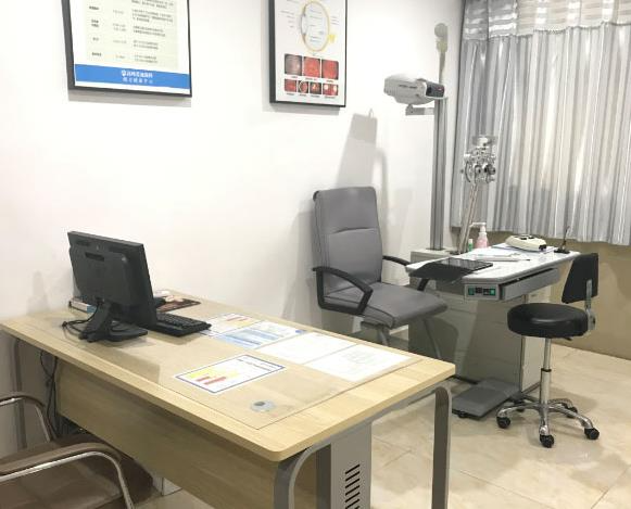 鹽城高峰愛視眼科醫(yī)院_視光檢查室