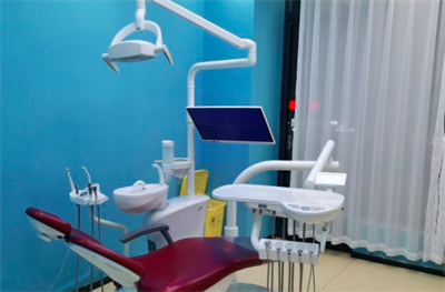 延邊?？瓶谇婚T診部_治療室