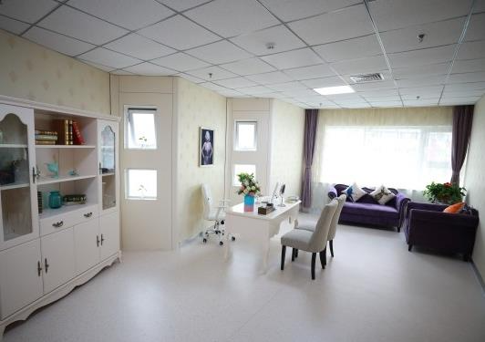 延安大學(xué)咸陽醫(yī)院醫(yī)療美容科_咨詢室