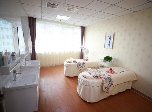 延安大學(xué)咸陽醫(yī)院醫(yī)療美容科_治療室