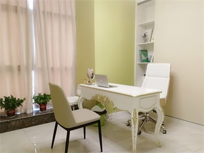 煙臺(tái)王玉珍美容整形外科診所_咨詢(xún)室