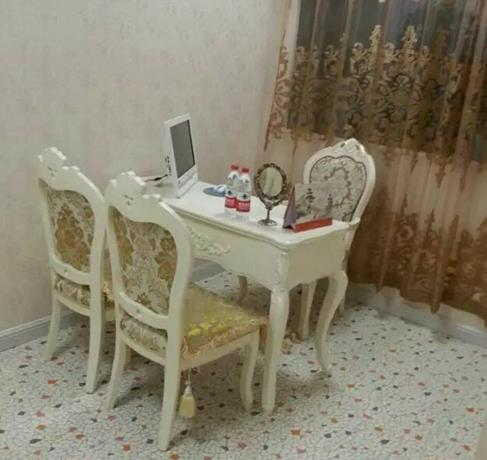 煙臺(tái)平平醫(yī)療美容診所_咨詢室