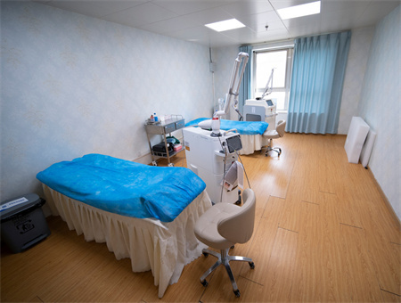 雅安恒博醫(yī)院皮膚美容科_皮膚治療室