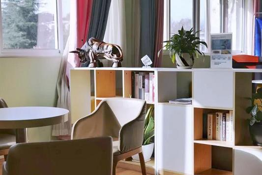 許昌愛(ài)爾眼科醫(yī)院_醫(yī)院一角