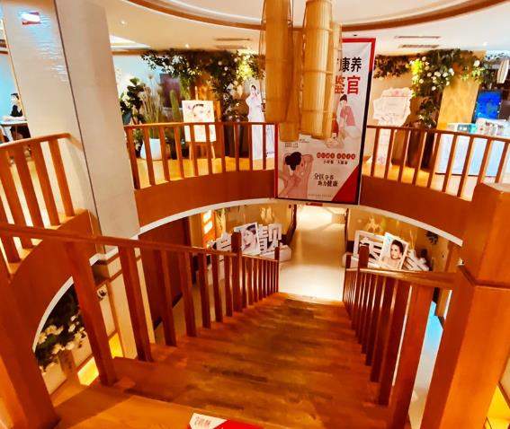 信陽追靚醫(yī)療美容診所_醫(yī)院樓梯