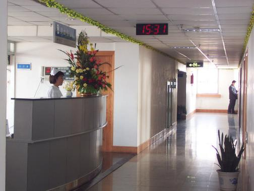 新鄉(xiāng)醫(yī)學(xué)院第一附屬醫(yī)院燒傷整形與醫(yī)療美容科_醫(yī)院走廊