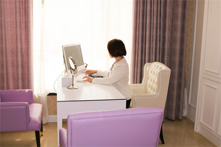 新疆劉暢美容整形門(mén)診部_咨詢(xún)室