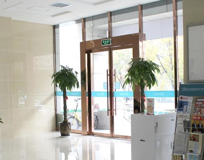 忻州和平口腔醫(yī)院_醫(yī)院大門