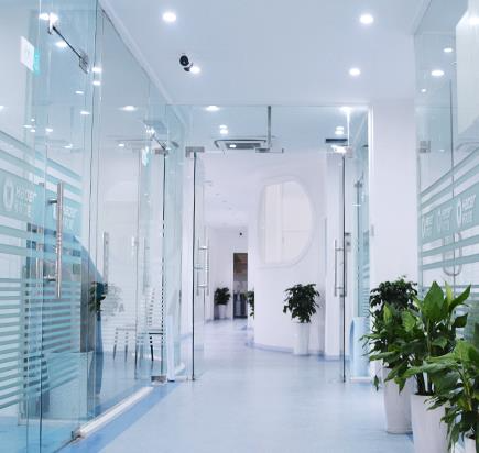 襄陽(yáng)號(hào)爾口腔門診部_醫(yī)院走廊