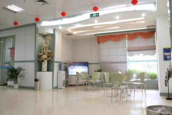 襄陽屠明軍醫(yī)療美容門診部_大廳