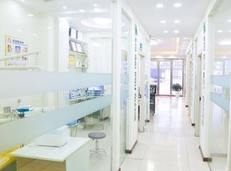 襄陽時(shí)代口腔醫(yī)院_科室外走廊