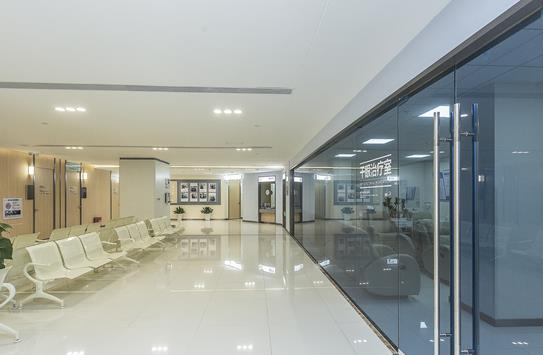 湘潭愛爾眼科醫(yī)院_治療室外