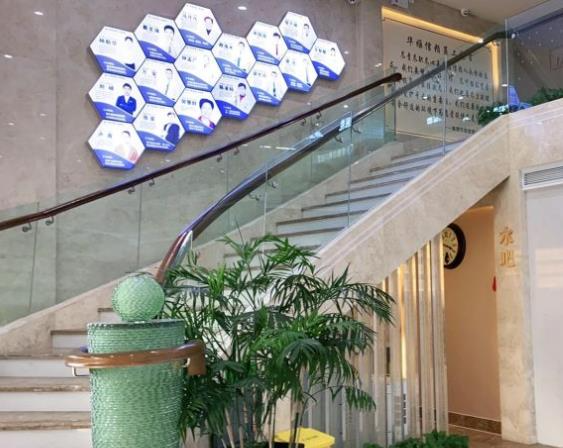 湘潭信賴(lài)口腔醫(yī)院_二樓樓梯