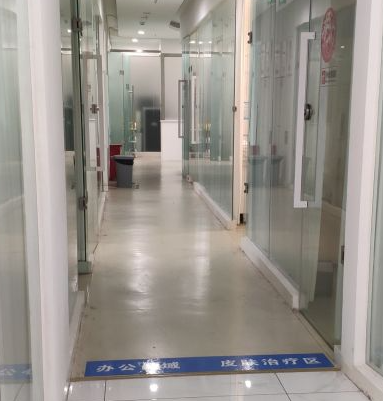 成都花一棠醫(yī)療美容門(mén)診部_走廊