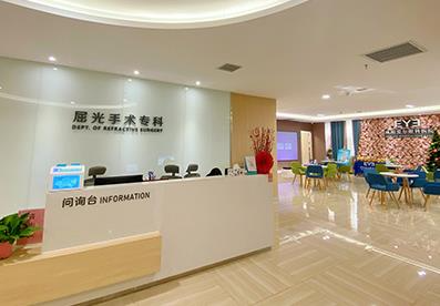 咸寧愛爾眼科醫(yī)院_屈光手術(shù)?？?/>
                        </div>
                        <p>屈光手術(shù)專科</p>
                    </div>
						
                    <div>
                        <div>
                            <img src=