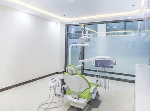 西寧摩爾口腔門診部_牙科治療室