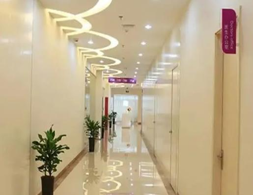 西安女子醫(yī)院醫(yī)學(xué)美容科_醫(yī)院走廊